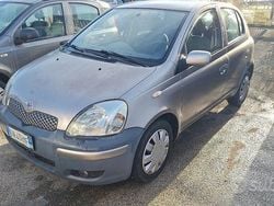 Antracite Usata 2004 Toyota Yaris Sol Tre volumi | 800 € (Super prezzo)