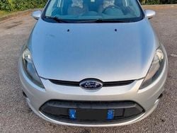 Grigio Usata 2011 Ford Fiesta Due volumi | 3550 € (Buon prezzo)