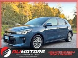 Grigio Usata 2017 Kia Rio Tre volumi | 7990 € (Buon prezzo)