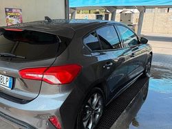 Grigio Usata 2022 Ford Focus ST-Line Tre volumi | 16.000 € (Buon prezzo)