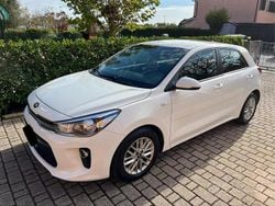 Bianco Usata 2017 Kia Rio Tre volumi | 9500 € (Buon prezzo)