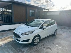 Bianco Usata 2015 Ford Fiesta Tre volumi | 3500 € (Ottimo prezzo)