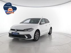 Pure white Usata 2023 VW Polo Life Tre volumi | 17.300 € (Buon prezzo)