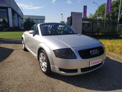 Argento metallizzato Usata 2004 Audi TT Roadster Ambiente Cabrio | 13.900 € (Molto cara)