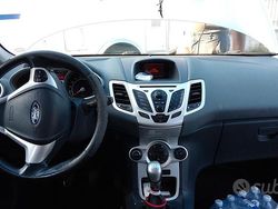 Grigio Usata 2010 Ford Fiesta Due volumi | 3690 € (Molto cara)