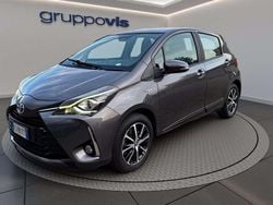 Grigio metallizzato Usata 2018 Toyota Yaris Hybrid Tre volumi | 12.700 € (Buon prezzo)