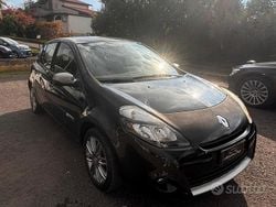 Nero Usata 2010 Renault Clio II Dynamique Tre volumi | 2800 € (Ottimo prezzo)
