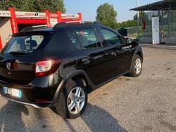 Nero Usata 2015 Dacia Sandero Due volumi | 6500 € (Buon prezzo)