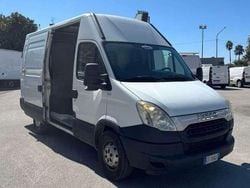Bianco Usata 2014 Iveco Daily Tre volumi | 6400 € (Buon prezzo)