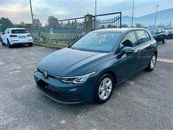 Grigio Usata 2022 VW Golf VIII Tre volumi | 18.999 € (Buon prezzo)