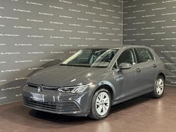 Grigio Usata 2023 VW Golf VIII Life Tre volumi | 22.300 € (Buon prezzo)