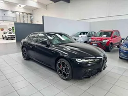 Nero Nuova 2024 Alfa Romeo Giulia Veloce Tre volumi | 49.900 € (Buon prezzo)