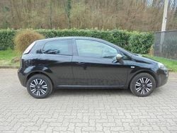 Nero Usata 2015 Fiat Punto Young Tre volumi | 4700 € (Buon prezzo)