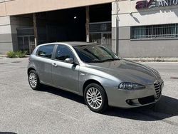 Usata 2006 Alfa Romeo 147 Distinctive Due volumi | 2100 € (Ottimo prezzo)