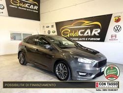 Grigio Usata 2017 Ford Focus ST-Line Tre volumi | 7600 € (Buon prezzo)