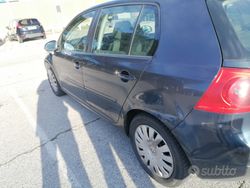Nero Usata 2007 VW Golf V Tre volumi | 3500 € (Molto cara)