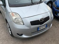 Grigio Usata 2008 Toyota Yaris Tre volumi | 2000 € (Buon prezzo)