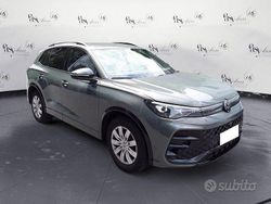 Grigio scuro Usata 2024 VW Tiguan R-line SUV | 41.800 €