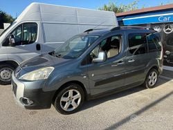 Grigio Usata 2010 Peugeot TePee Tre volumi | 3890 €