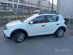 Bianco Usata 2017 Dacia Sandero Stepway Due volumi | 8200 €