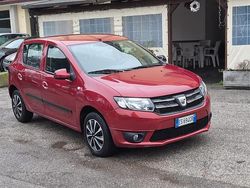 Rosso Usata 2013 Dacia Sandero Tre volumi | 3950 € (Buon prezzo)