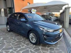 Blu/azzurro Usata 2021 Kia Rio Style Tre volumi | 13.500 € (Buon prezzo)