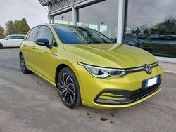 Lime yellow Usata 2021 VW Golf VIII Style Tre volumi | 20.600 € (Buon prezzo)