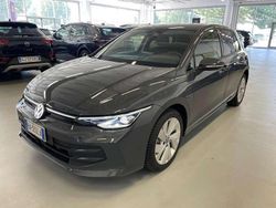 Dolphin grey Nuova 2025 VW Golf VIII Edition Tre volumi | 33.500 € (Buon prezzo)