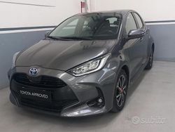 Grigio Usata 2021 Toyota Yaris Hybrid Trend Tre volumi | 16.500 € (Buon prezzo)