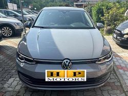 Grigio Usata 2021 VW Golf VIII Life Tre volumi | 18.900 € (Buon prezzo)