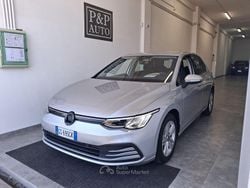 Grigio Usata 2021 VW Golf Style Tre volumi | 18.500 € (Buon prezzo)