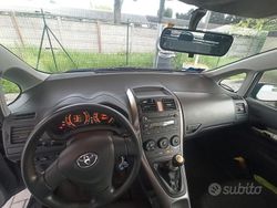 Blu Usata 2010 Toyota Auris Tre volumi | 2950 €