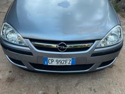 Grigio Usata 2004 Opel Corsa Tre volumi | 1800 € (Buon prezzo)