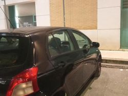 Nero Usata 2006 Toyota Yaris Tre volumi | 3000 € (Buon prezzo)