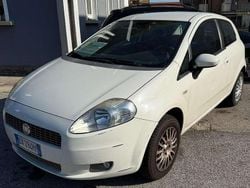 Bianco Usata 2009 Fiat Grande Punto Active Due volumi | 3700 € (Buon prezzo)