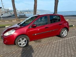 Usata 2010 Renault Clio III Tre volumi | 2000 € (Buon prezzo)