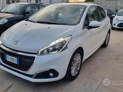Bianco Usata 2019 Peugeot 208 Allure Due volumi | 10.900 € (Buon prezzo)