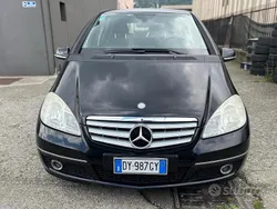 Nero Usata 2009 Mercedes A180 Avantgarde Tre volumi | 2800 € (Buon prezzo)