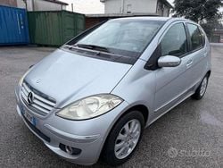 Grigio Usata 2006 Mercedes A180 Avantgarde Tre volumi | 1750 € (Buon prezzo)