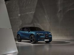 Bianco Nuova 2025 Alfa Romeo Junior Veloce SUV | 45.900 €