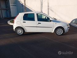 Bianco Usata 2001 Fiat Punto Due volumi | 2400 € (Molto cara)