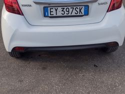 Bianco Usata 2015 Toyota Yaris Tre volumi | 6900 € (Buon prezzo)