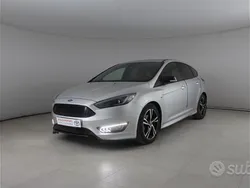 Grigio Usata 2016 Ford Focus ST-Line Tre volumi | 10.800 € (Buon prezzo)
