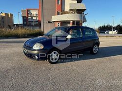 Blu Usata 2001 Renault Clio II Dynamique Due volumi | 1990 € (Buon prezzo)