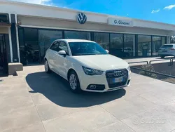 Bianco Usata 2013 Audi A1 Attraction Due volumi | 9500 € (Buon prezzo)