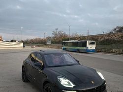 Nero Usata 2016 Porsche Macan Turbo SUV | 37.000 € (Buon prezzo)