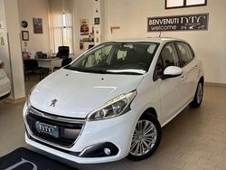 Bianco Usata 2018 Peugeot 208 Allure Due volumi | 8300 € (Buon prezzo)