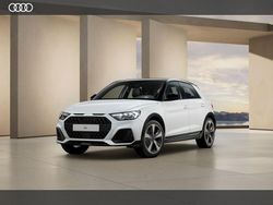 Bianco ghiacciaio metallizzato nero mito Nuova 2025 Audi A1 Design Tre volumi | 34.019 € (Molto cara)