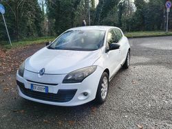 Bianco Usata 2010 Renault Mégane Tre volumi | 2000 € (Molto cara)