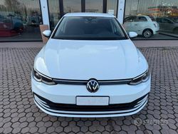 Bianco Usata 2022 VW Golf VIII Life Tre volumi | 16.900 € (Ottimo prezzo)